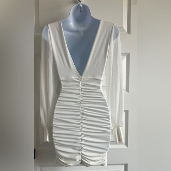 2/$25 WINDSOR Ivory Ruched V-Neck Deep Back Long Sleeve Mini Dress Size XS - Picture 6 of 8